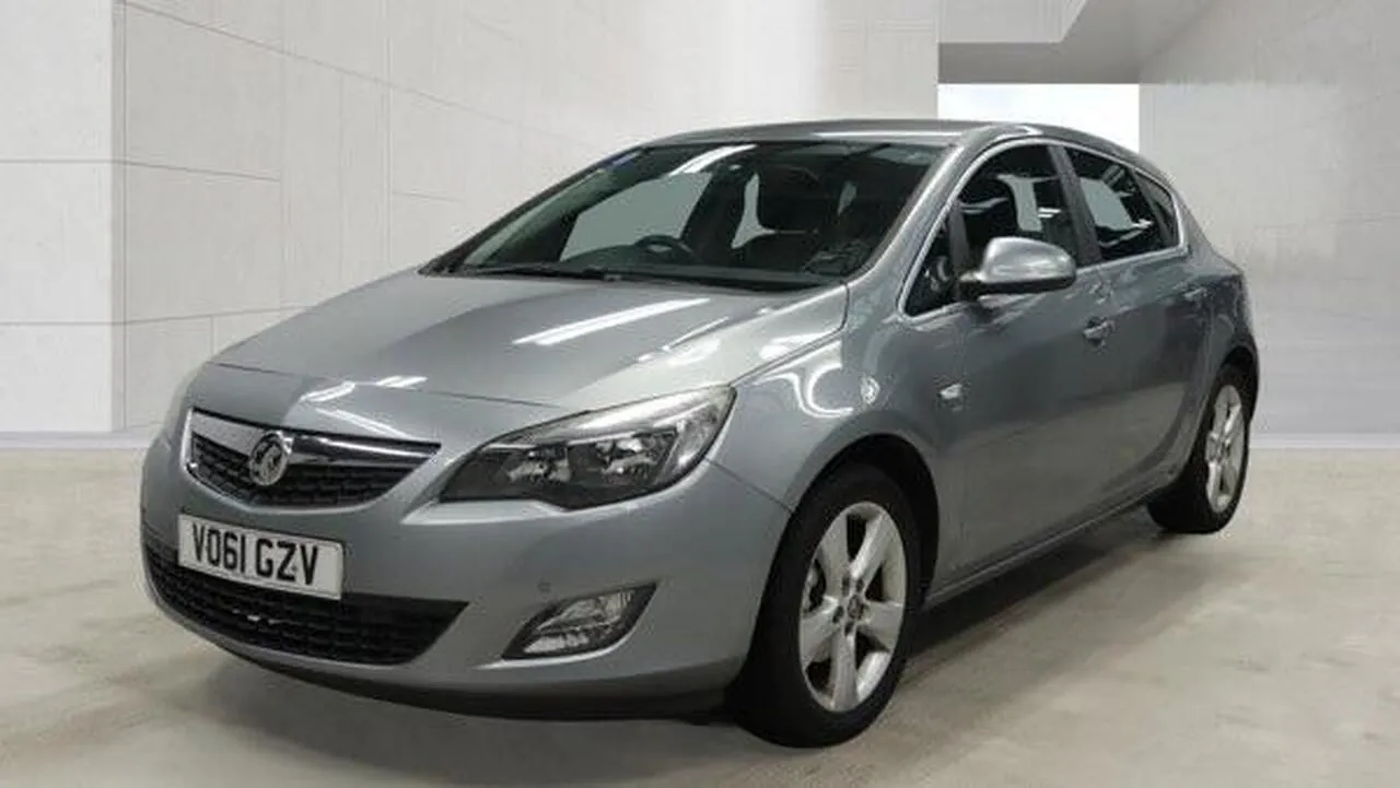 Vauxhall Astra 2011 photo 4