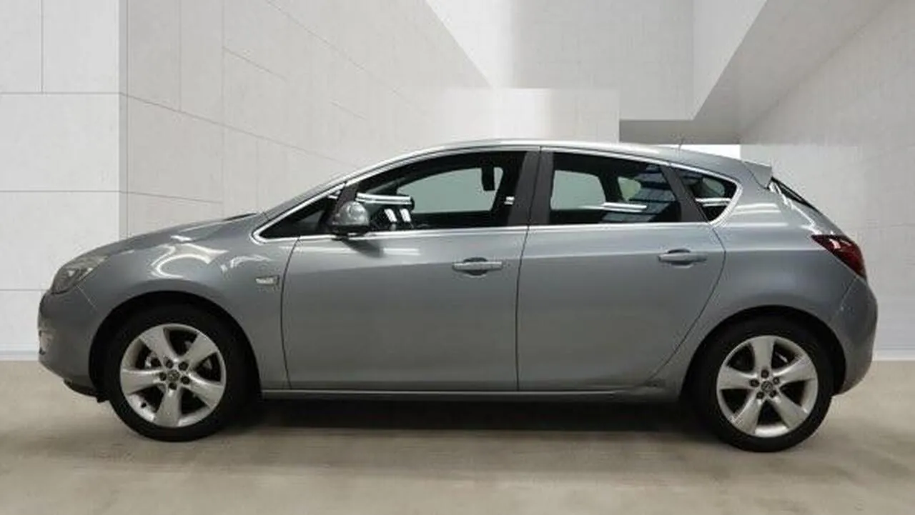 Vauxhall Astra 2011 photo 5