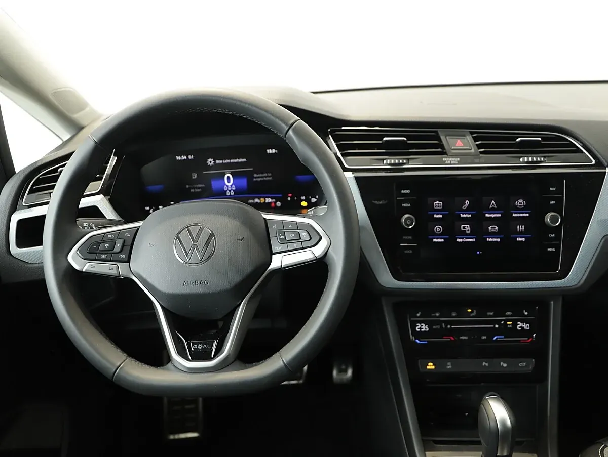 Volkswagen Touran 2025 photo 2