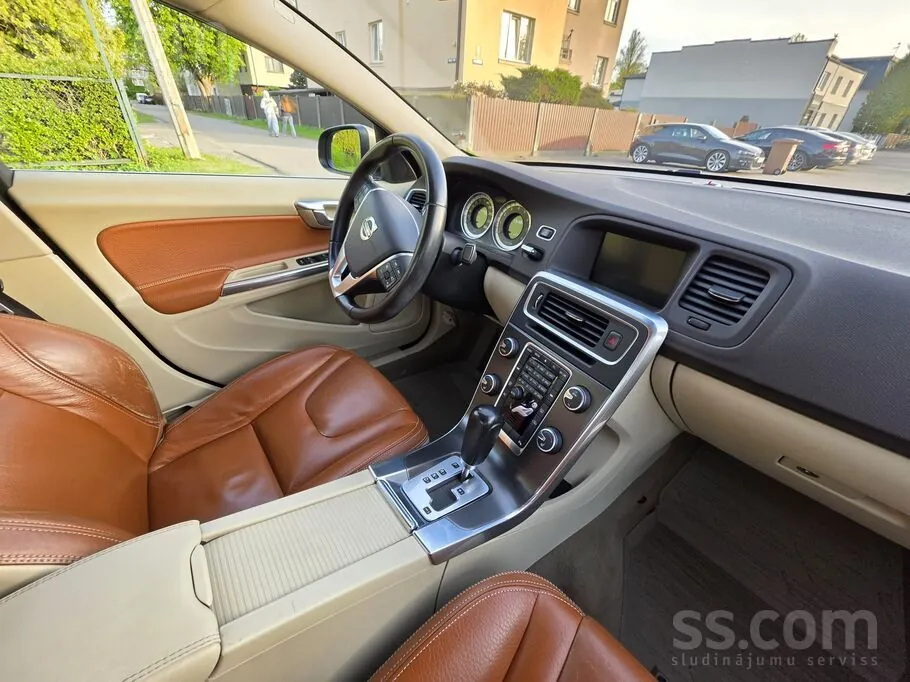 Volvo S60 2011 photo 2