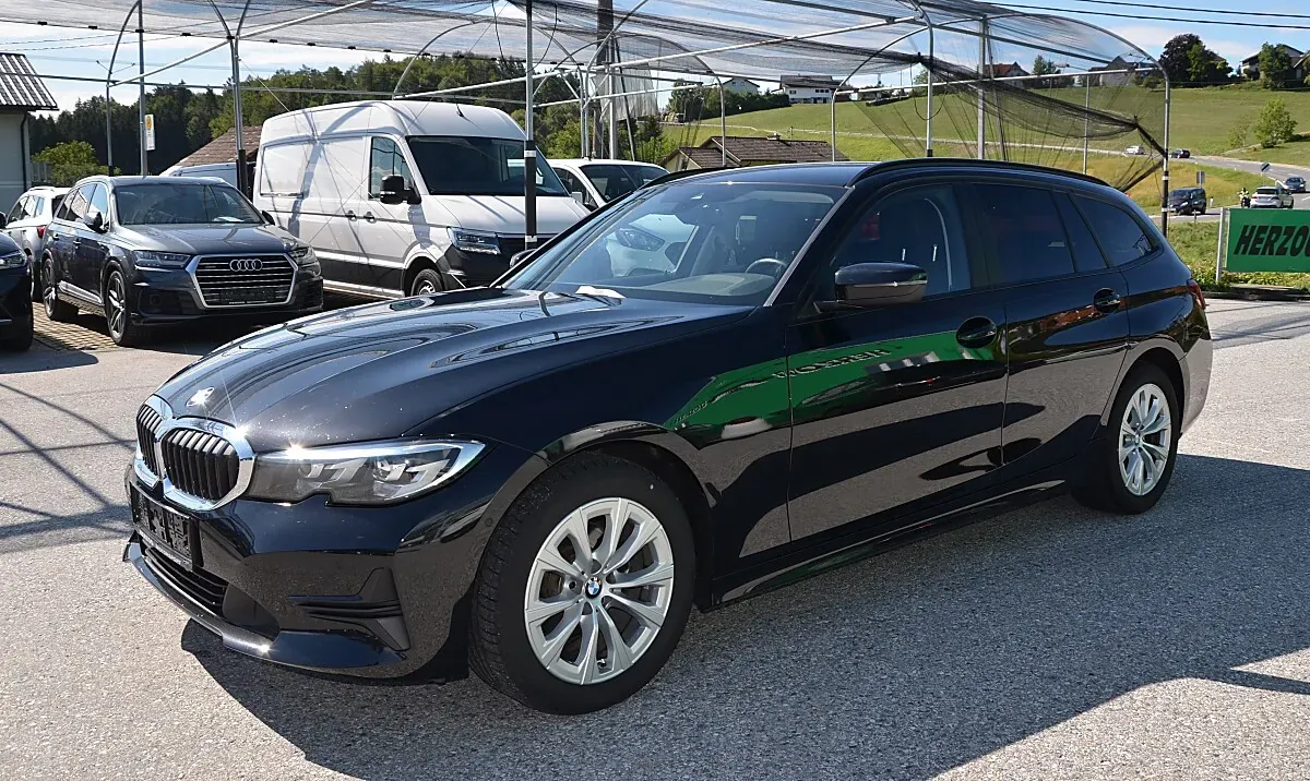 BMW 3 Series 2021 photo 2