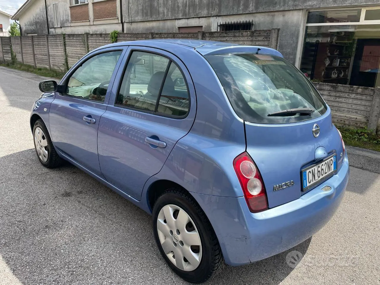Nissan Micra 2004 photo 2