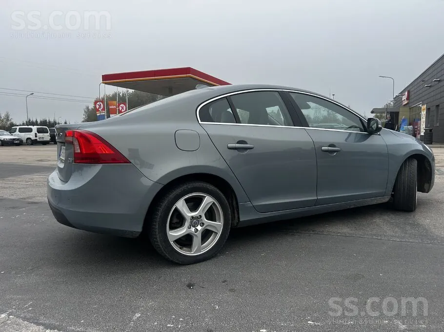 Volvo S60 2010 photo 4