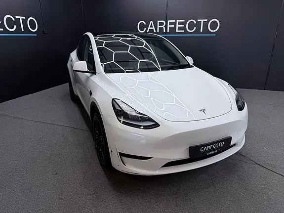 Tesla Model Y 2023 photo 2