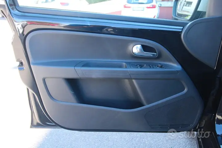 Volkswagen Up 2015 photo 5