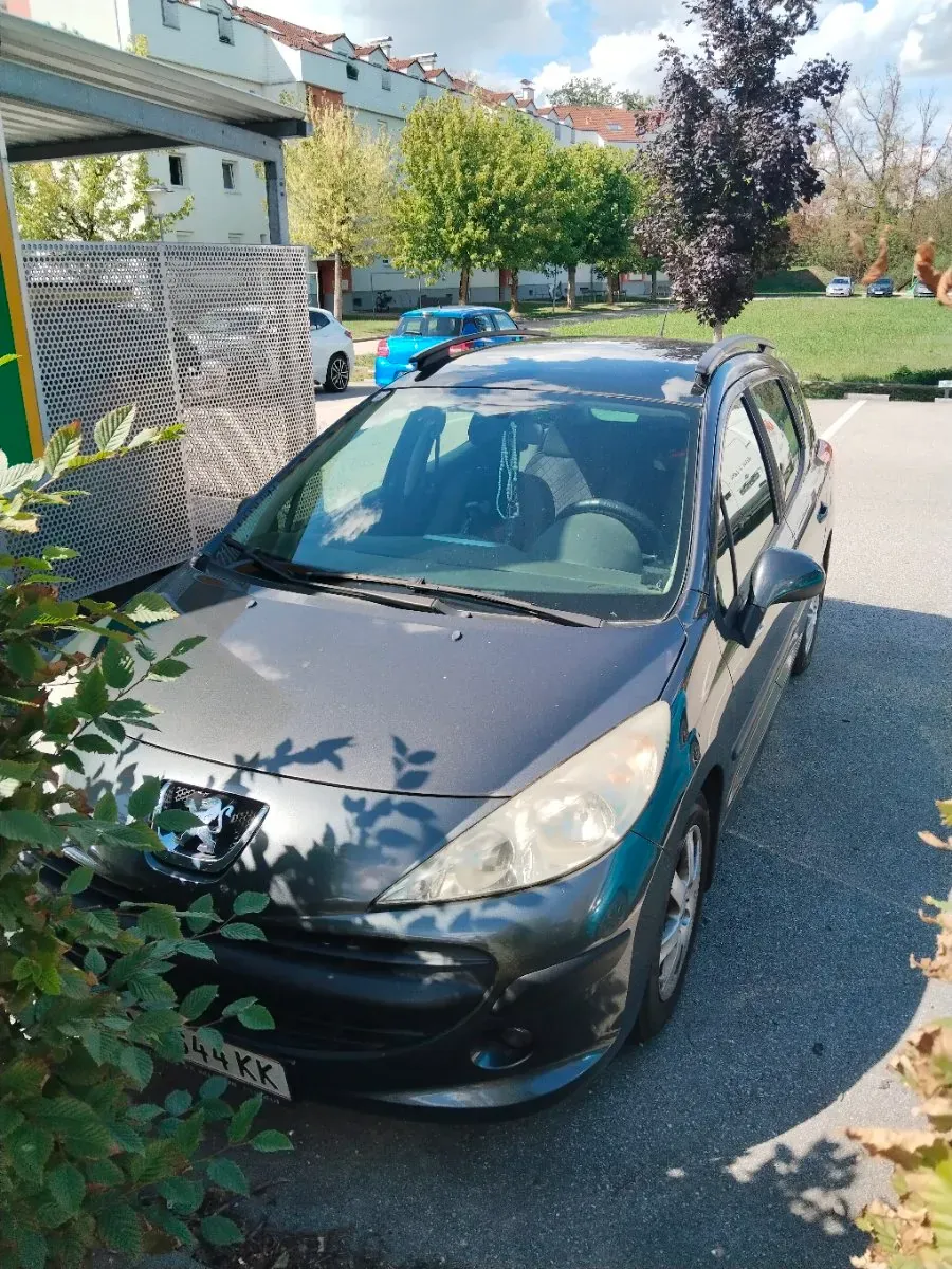 Peugeot 207 2008 photo 3