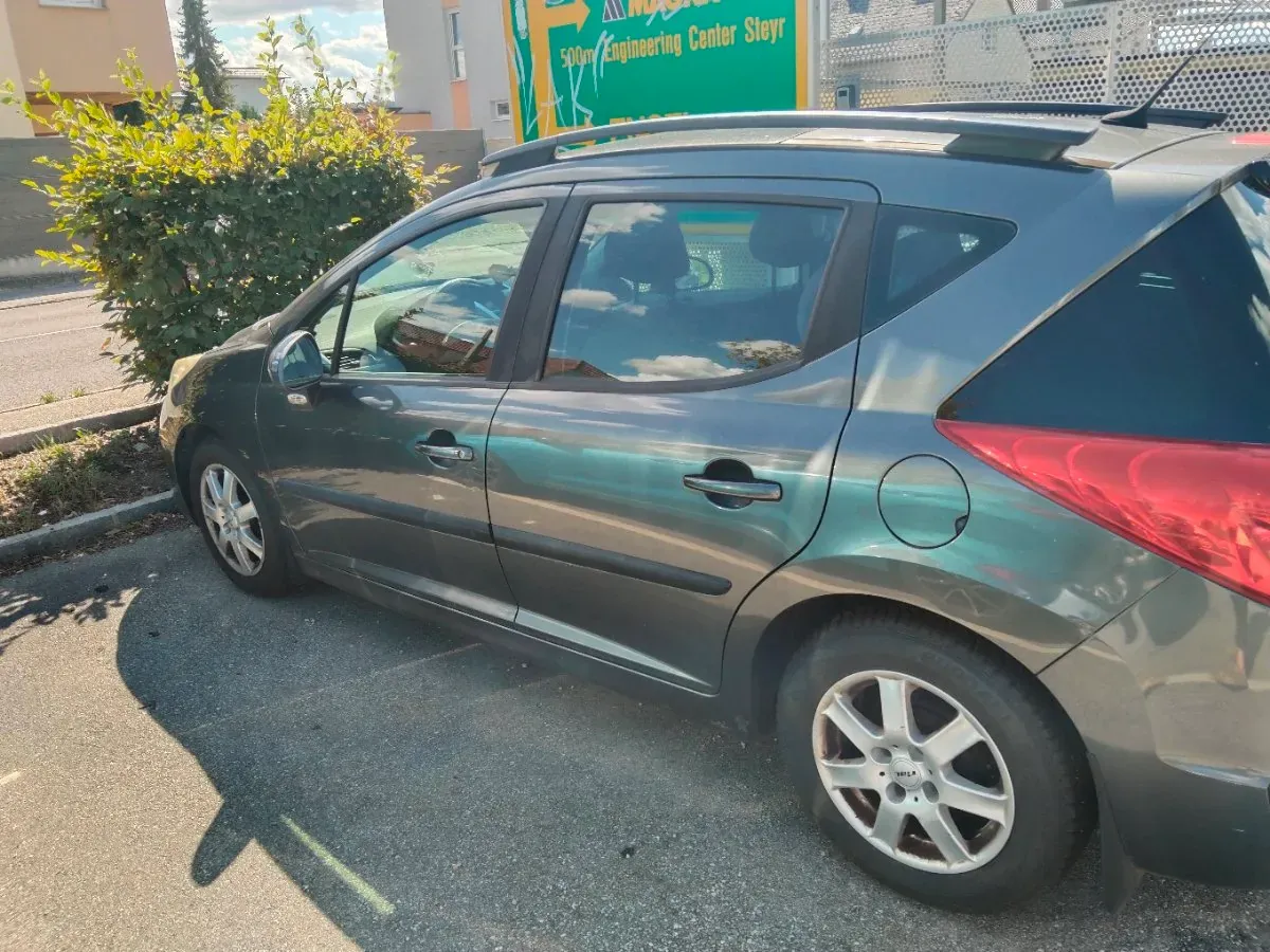 Peugeot 207 2008 photo 2