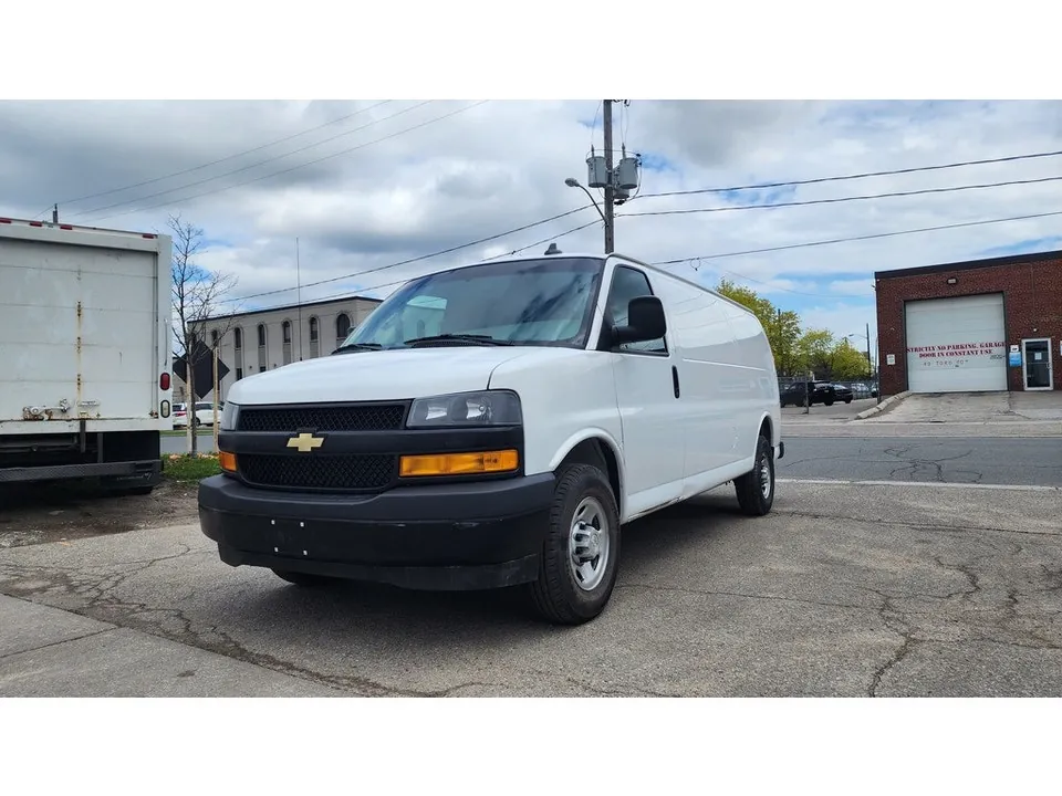 GMC Savana 2020 photo 2