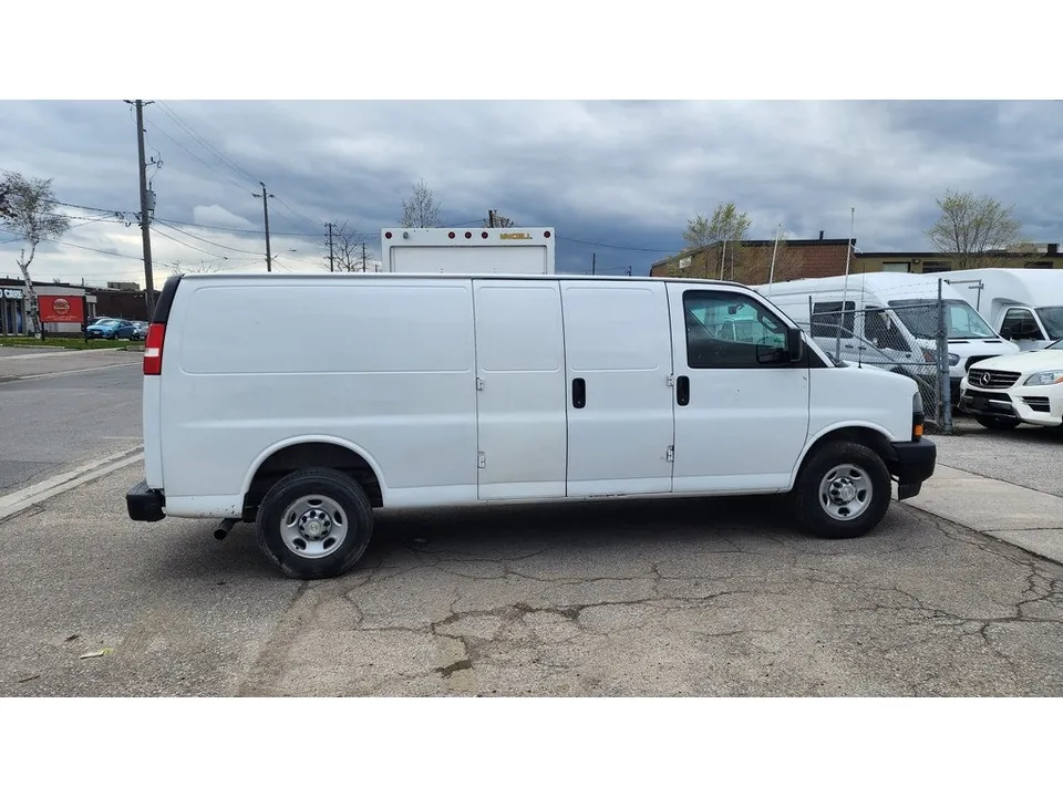 GMC Savana 2020 photo 3
