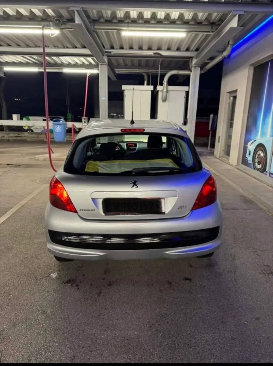 Peugeot 207 2007 photo 3