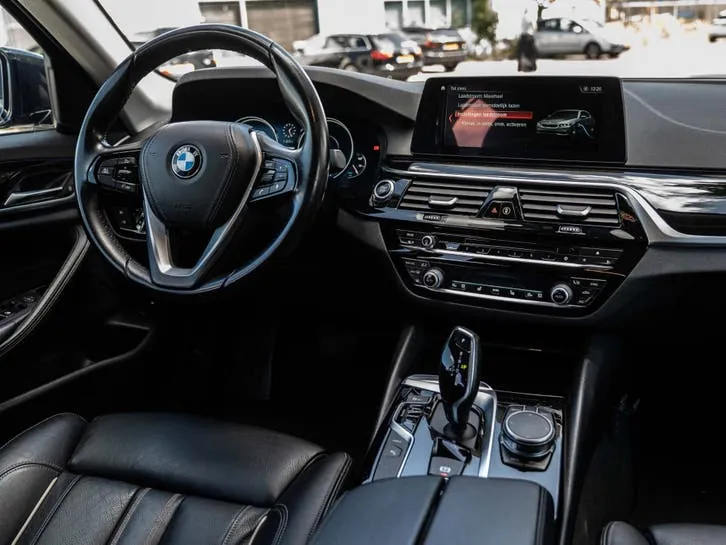 BMW 5 Series 2018 photo 2