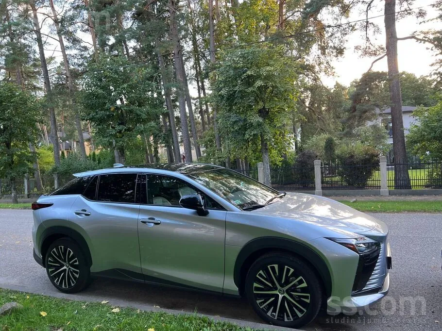 Lexus Rz