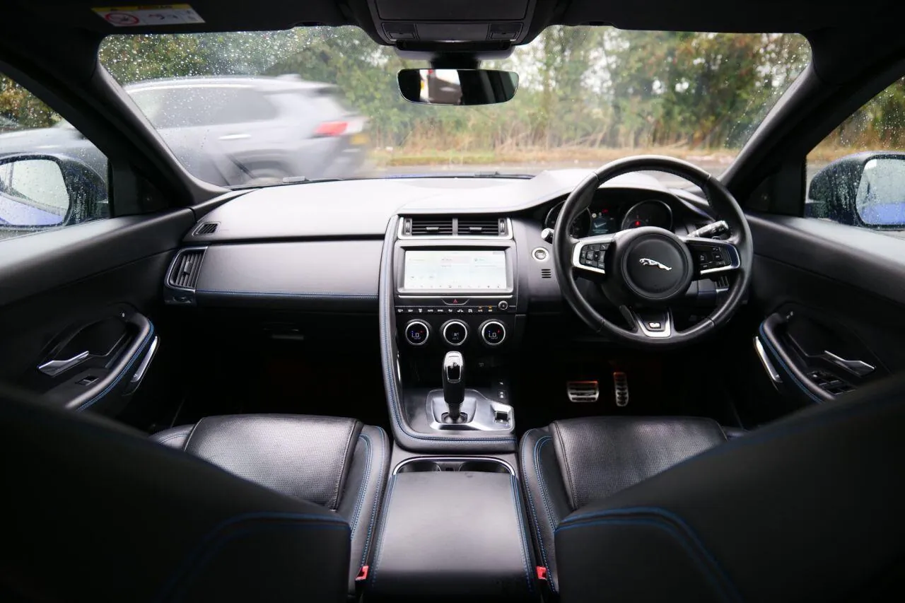 Jaguar E-Pace 2019 photo 3