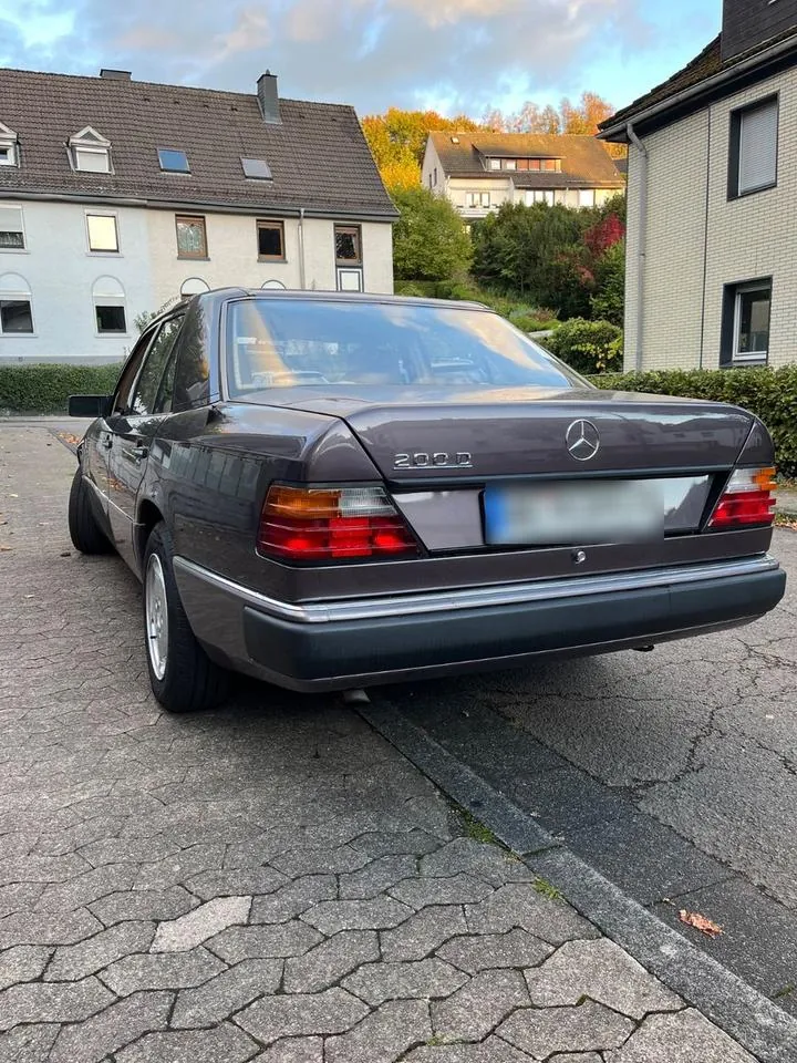 Mercedes-Benz 200 D
