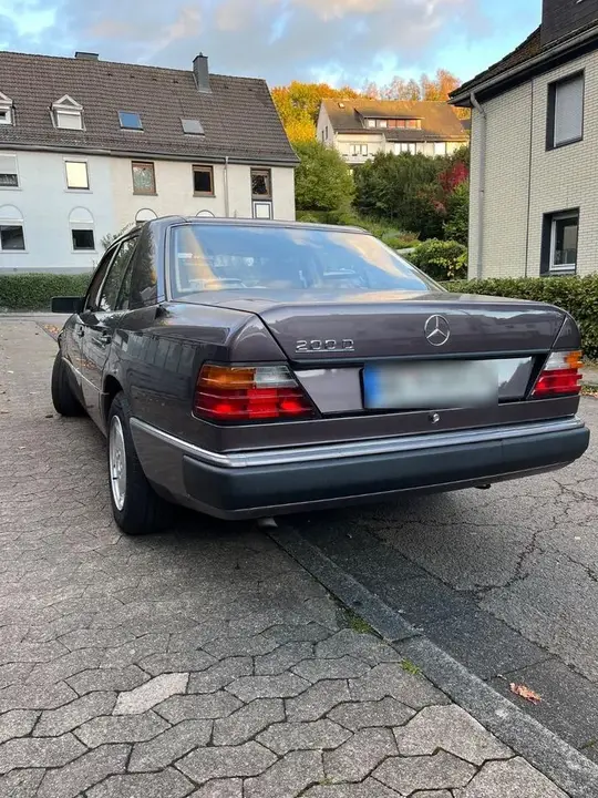 Mercedes-Benz 200 D