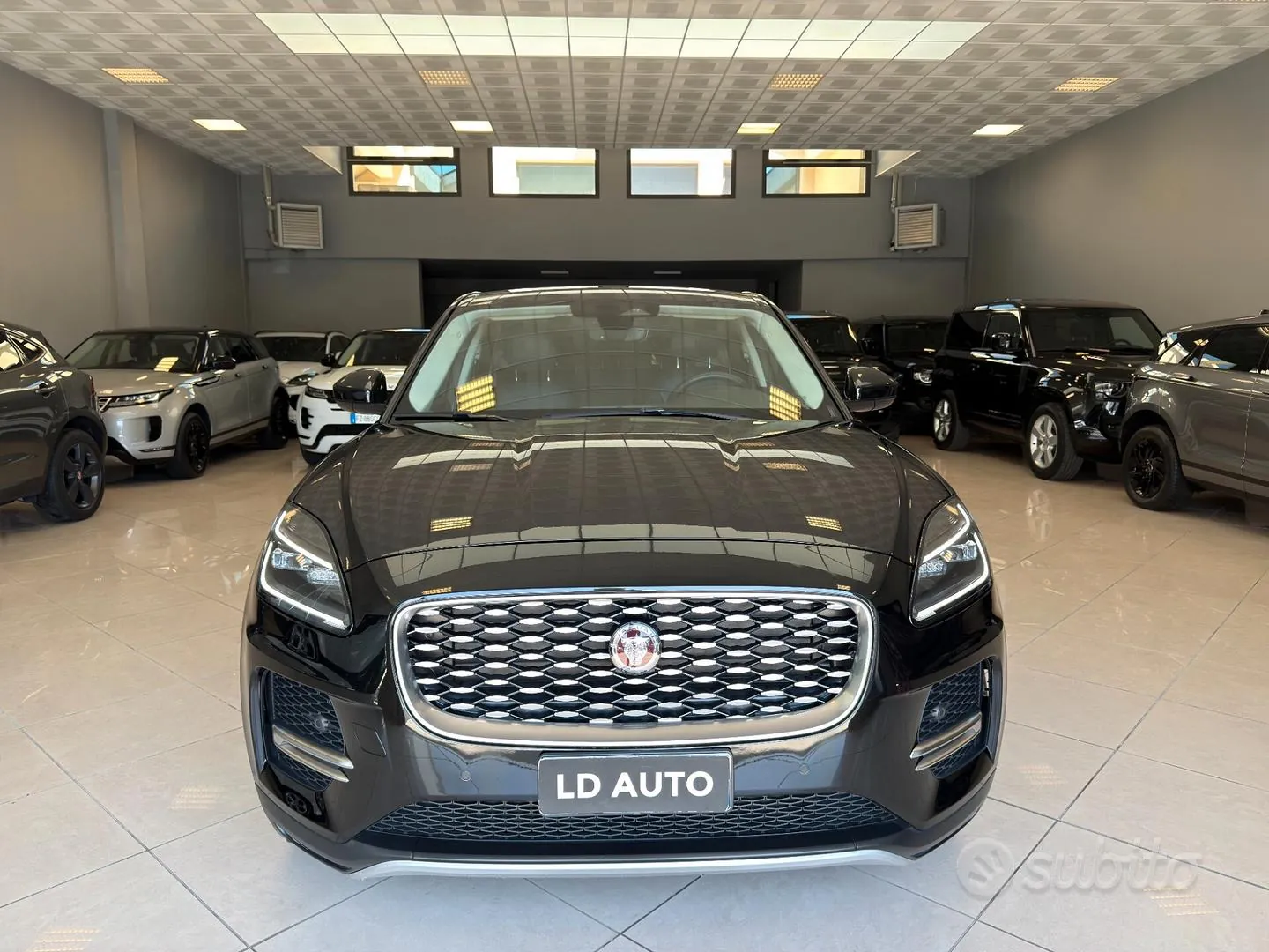 Jaguar E-Pace 2022 photo 2