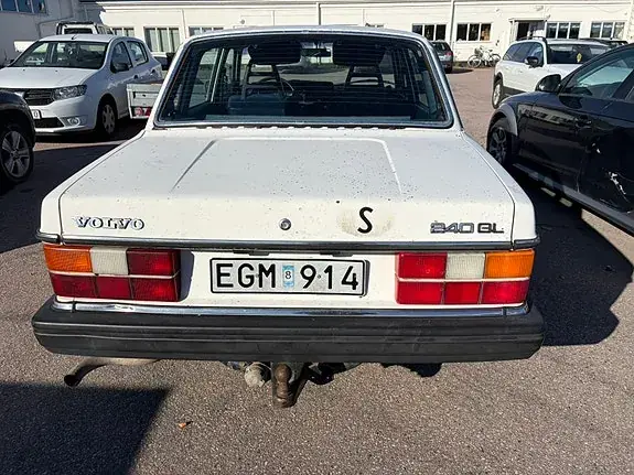 Volvo 240 1984 photo 2