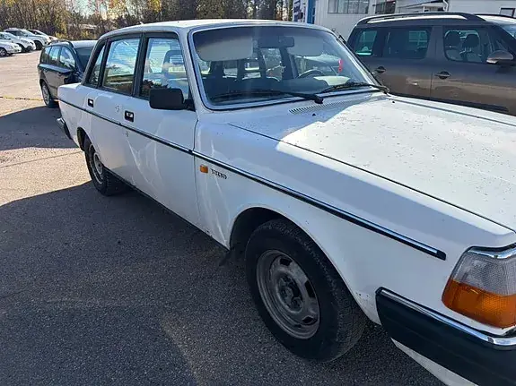 Volvo 240 1984 photo 4