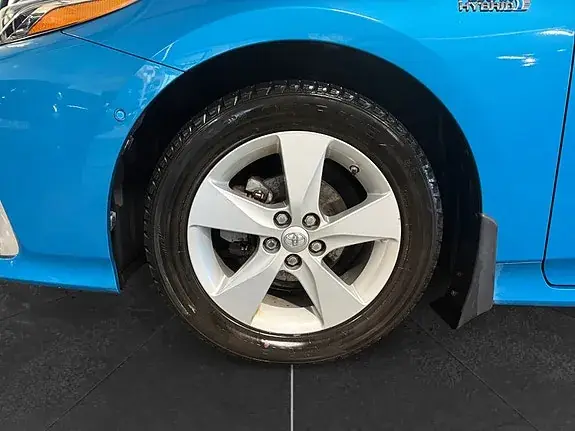 Toyota Prius Plug-In Hybrid 2018 photo 3