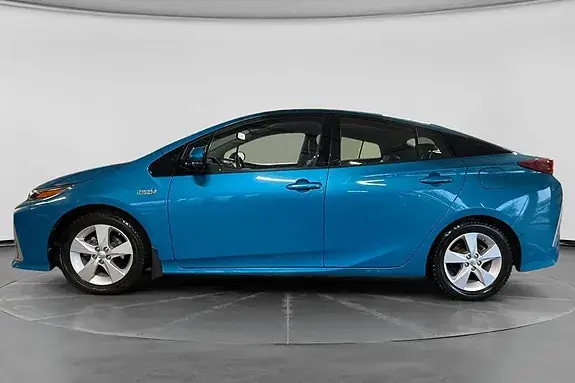 Toyota Prius Plug-In Hybrid 2018 photo 2