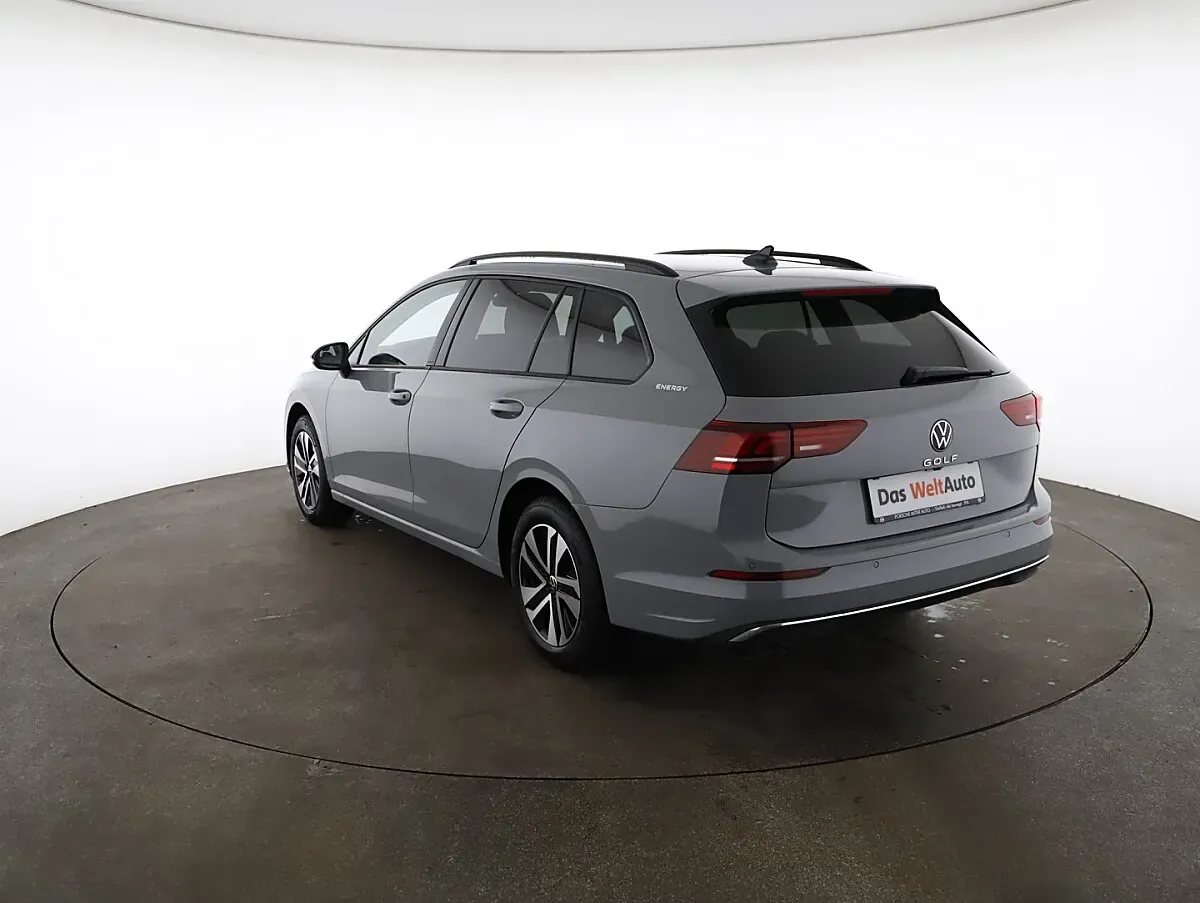 Volkswagen Golf 2025 photo 2