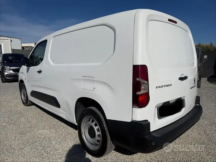 Peugeot Partner 2022 photo 2