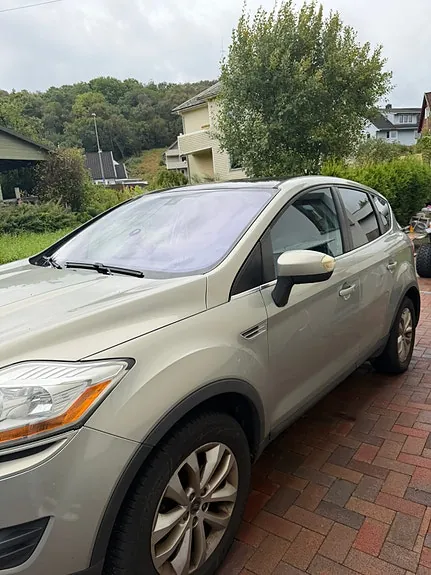 Ford Kuga 2010 photo 2