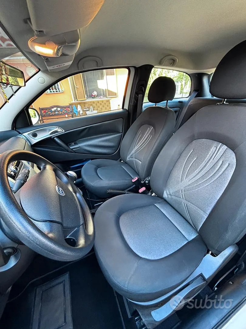 Lancia Ypsilon 2011 photo 4