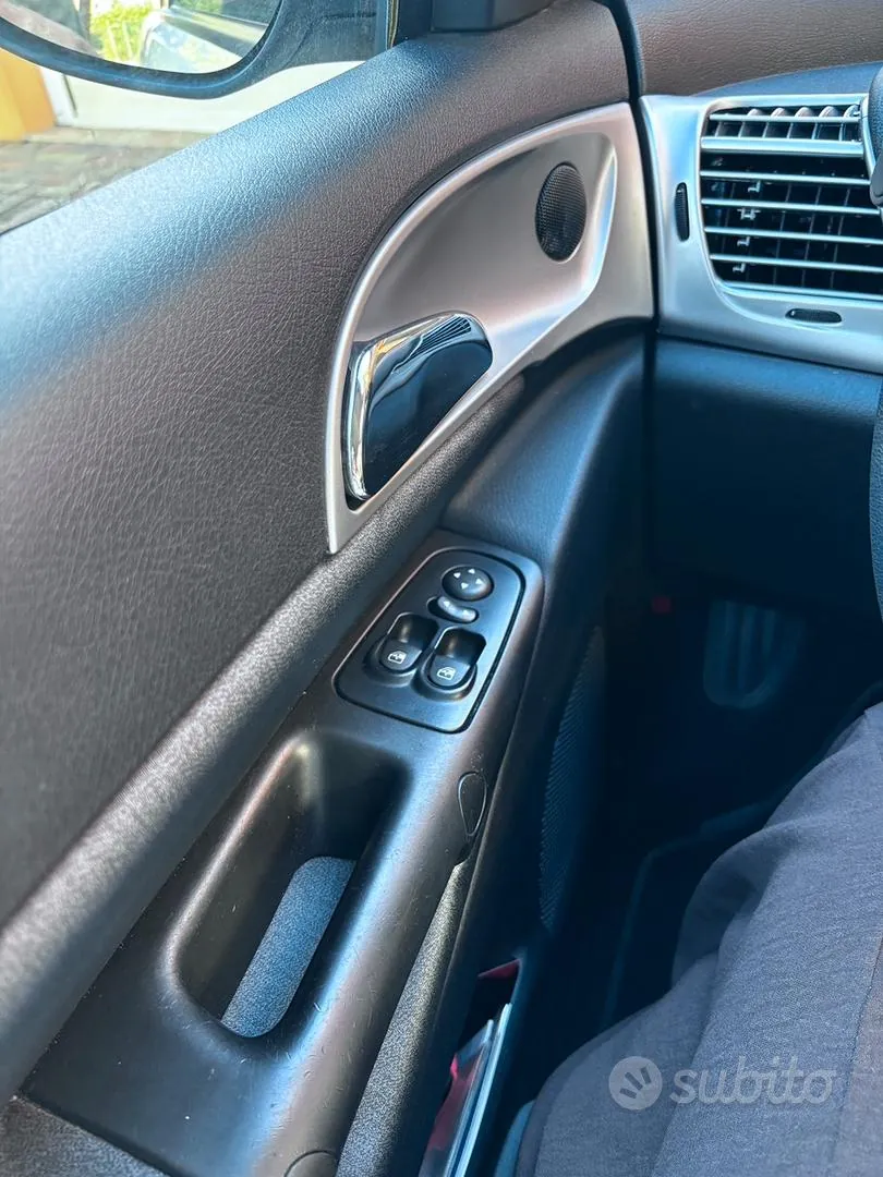 Lancia Ypsilon 2011 photo 5