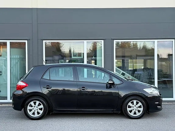 Toyota Auris 2012 photo 2