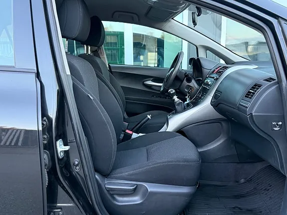 Toyota Auris 2012 photo 5
