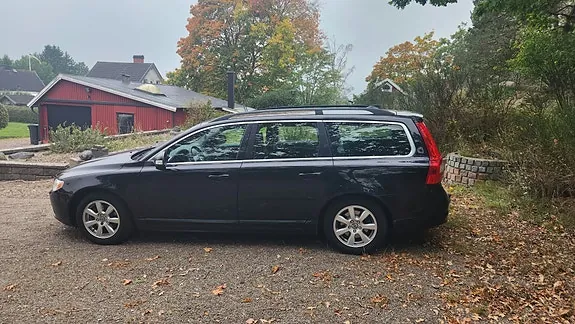 Volvo V70 2011 photo 2
