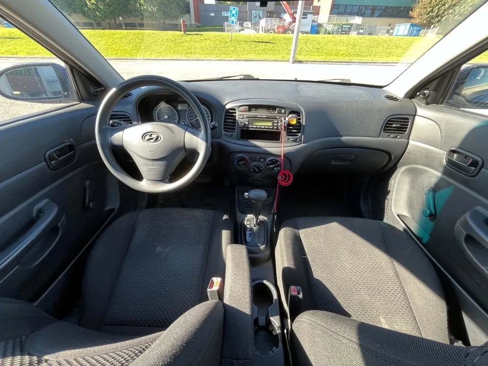 Hyundai Accent 2009 photo 3