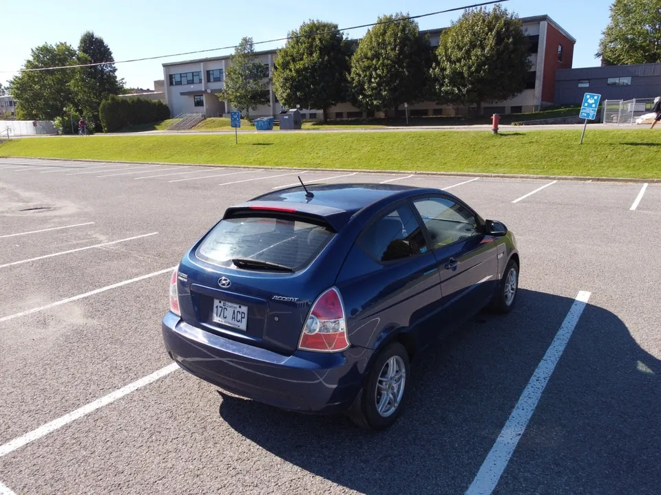 Hyundai Accent 2009 photo 2