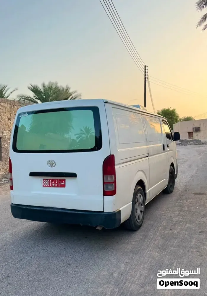 Toyota Hiace 2013 photo 3