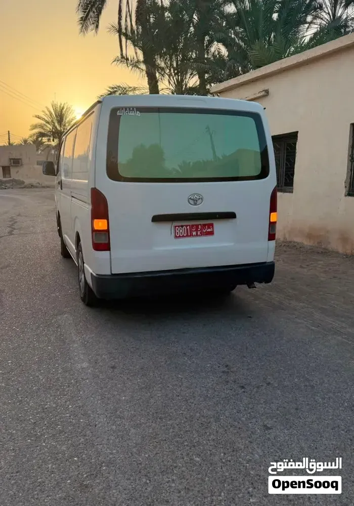Toyota Hiace 2013 photo 2