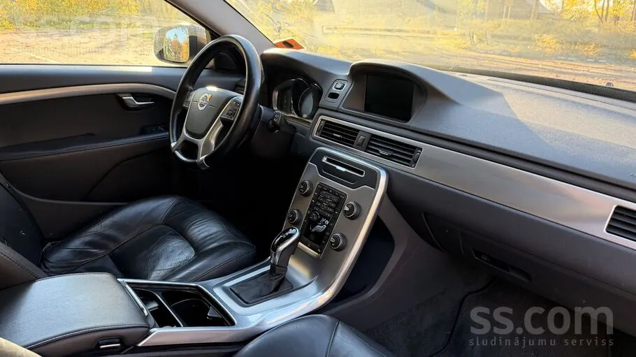Volvo V70 2014 photo 2