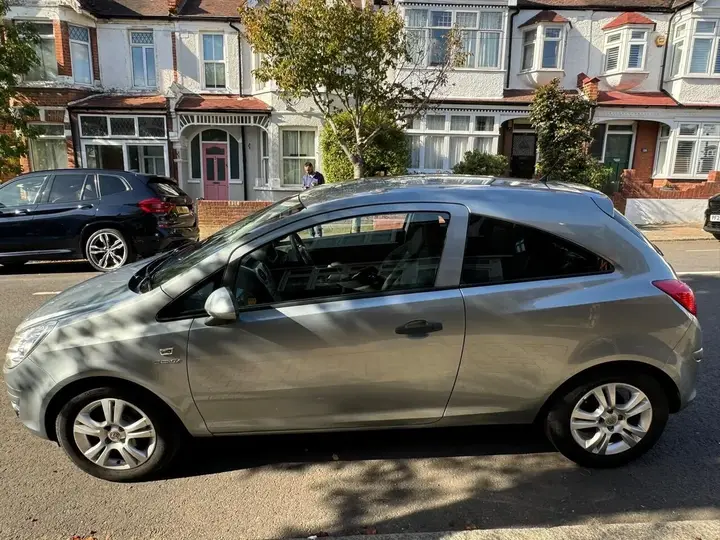 Vauxhall Corsa 2011 photo 3