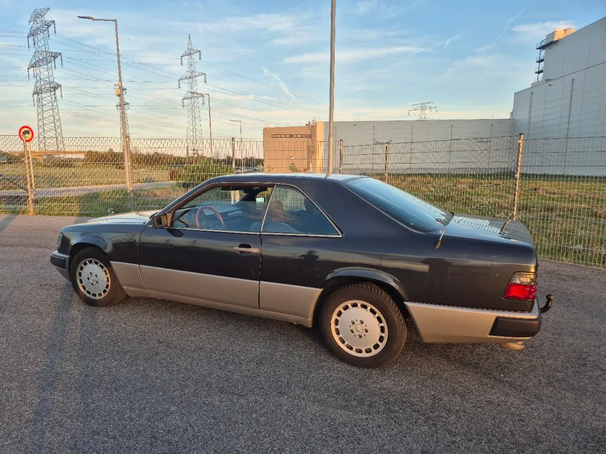 Mercedes-Benz E-Class 1988 photo 3