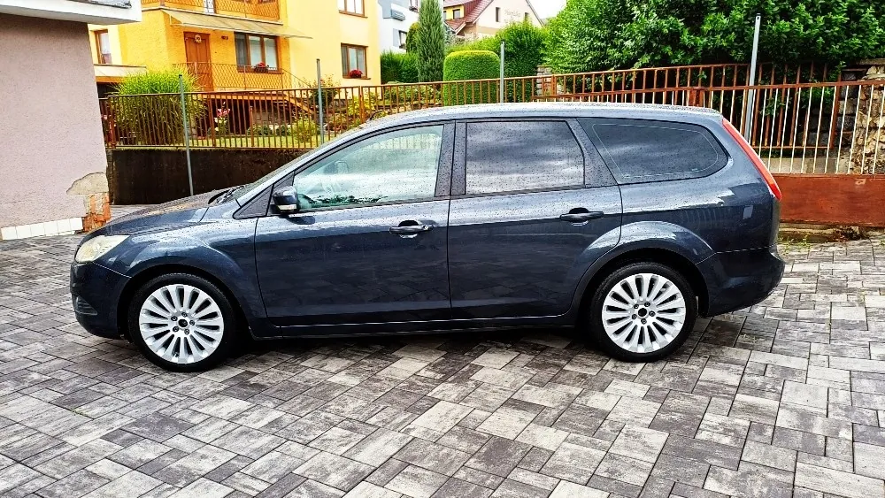 Ford Focus 2010 photo 2
