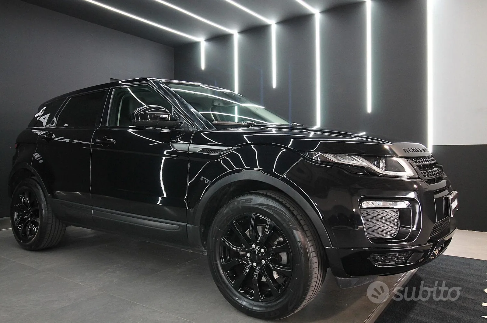 Land Rover Range Rover Evoque 2018 photo 2