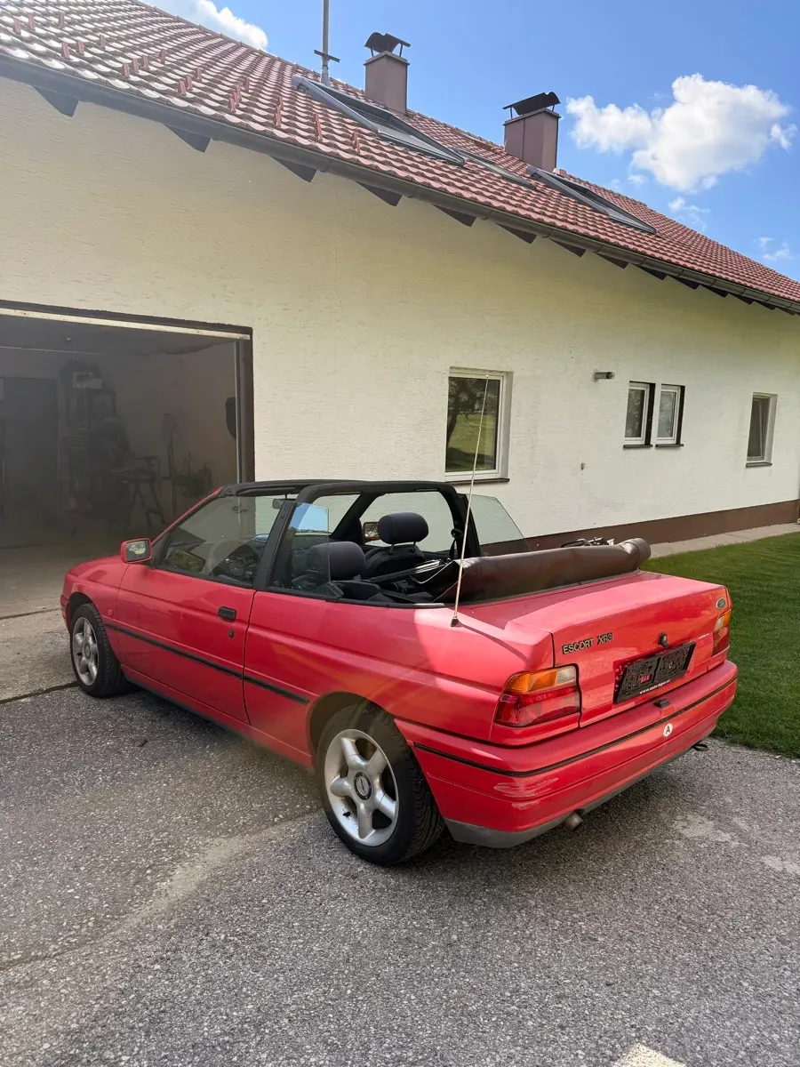 Ford Escort 1992 photo 2