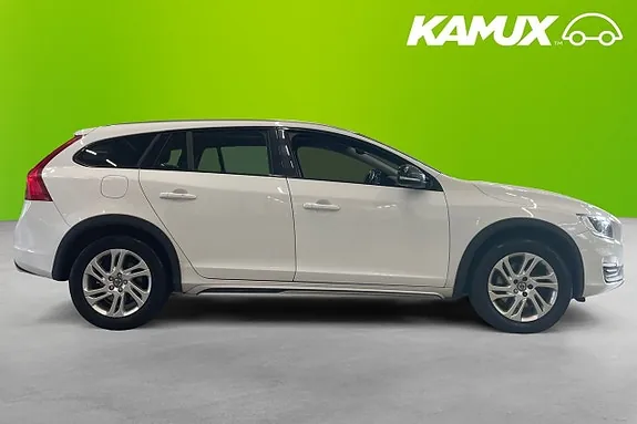 Volvo V60 Cross Country 2017 photo 2