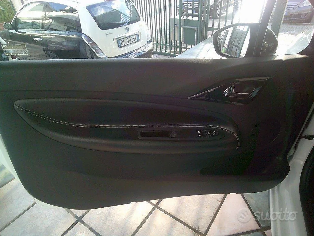 DS Automobiles Ds 3 2010 photo 3