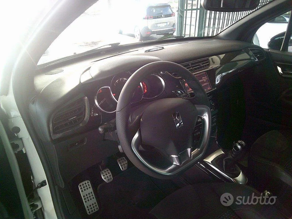 DS Automobiles Ds 3 2010 photo 2