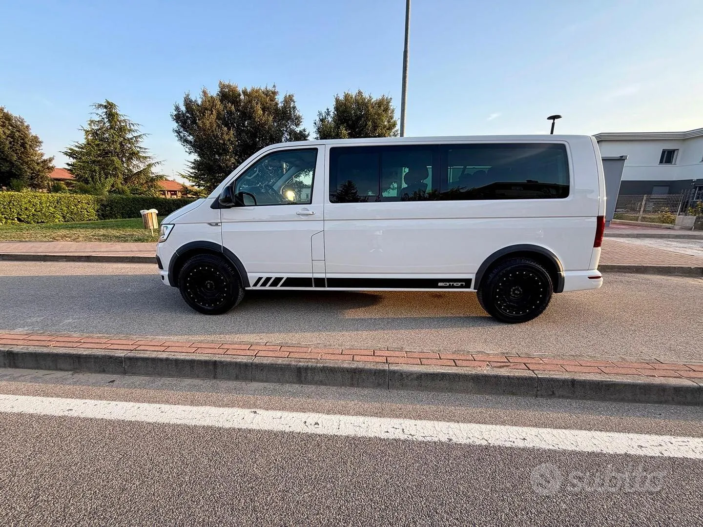 Volkswagen Caravelle 2017 photo 2