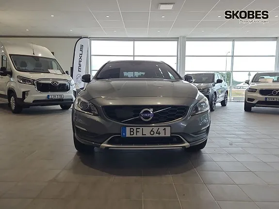 Volvo V60 Cross Country 2018 photo 2