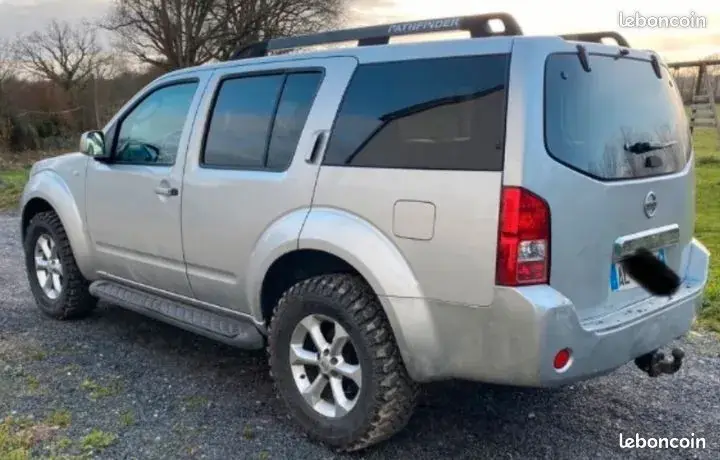 Nissan Pathfinder 2006 photo 2