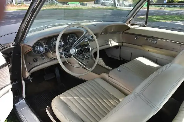 Ford Thunderbird 1962 photo 2