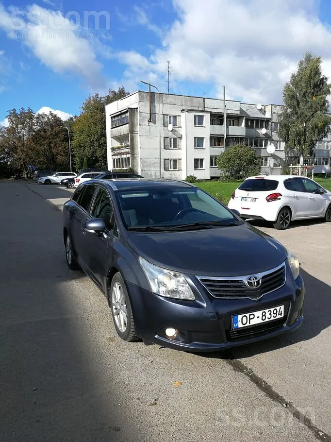 Toyota Avensis 2012 photo 2